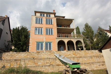 Traumgartenwohnung mit einem zusätzlichen Gästehaus am Elbhang